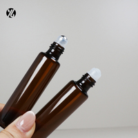 Flacon à bille en verre ambré écologique avec bouchon en bambou, sérigraphié et estampé or, vide, pour cosmétiques et huiles essentielles
