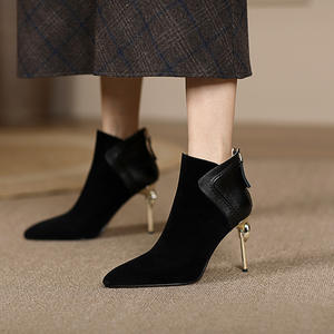 Vente en gros d'usine Bottines pointues à talons <span class=keywords><strong>fins</strong></span> et courts pour femmes en cuir abrasif et cuir épissé - Product Image 2