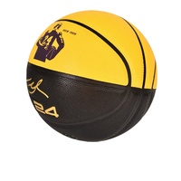 Ballon de basket-ball avec logo personnalisé avec matériau durable pour les amateurs de sports actifs