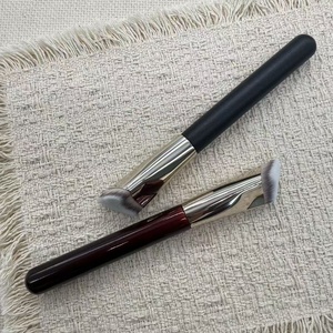 Brocha Plana en Forma <span class=keywords><strong>de</strong></span> Corazón <span class=keywords><strong>de</strong></span> Pelo Sintético Suave <span class=keywords><strong>de</strong></span> Marca Privada Lilywild, <span class=keywords><strong>de</strong></span> Alta Densidad, para Base y <span class=keywords><strong>Corrector</strong></span> Facial, con Mango <span class=keywords><strong>de</strong></span> Madera, Acabado Impecable - Product Image 1