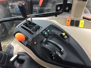 Tractor Agrícola Usado Massey Mf390 4WD Modelo 390 con Bomba <span class=keywords><strong>de</strong></span> Engranajes Disponible para la Venta - Product Image 4