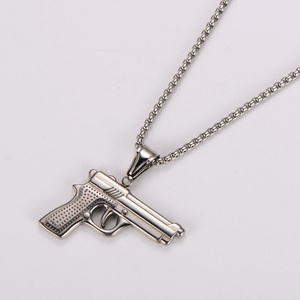 Collar de Alta Gama Resistente al Agua, Collar de Diseño Largo de Acero Inoxidable con Baño de Oro de 18k, Collar con Colgante de Pistola para Hombre y Mujer - Product Image 6