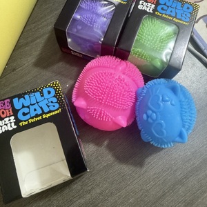 Produit phare : Jouet anti-stress à presser en TPR et maltose, avec logo Flash Bear Ice Baby, en forme de cube de glace carré ou triangulaire, Schylling Needoh - Product Image 3