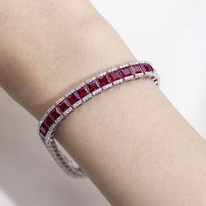 สร้อยข้อมือเทนนิสประดับเพชรทรงเจ้าหญิงแบบฝังเพชรรอบวง รุ่น MSN-672 Messi Jewelry ทองคำขาว 18K สามารถปรับแต่งได้ ประดับด้วยทับทิมสังเคราะห์ - Product Image 2