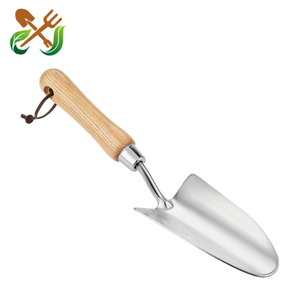 ชุดเครื่องมือทำสวนโลหะ ยี่ห้อ Total Brand Tools ประกอบด้วยพลั่ว คราดใบไม้ และชุดอุปกรณ์บอนไซ สำหรับกำจัดวัชพืชในสวน ชุดเครื่องมือทำสวนแบบมินิมอล - Product Image 3