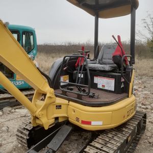 Excavadora Komatsu PC27 usada, Operación conveniente y flexible, maneja fácilmente el trabajo en el patio - Product Image 2