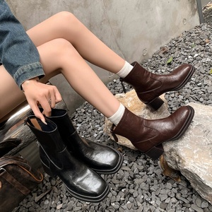 Bottines rétro décontractées et élégantes pour femme avec boucle de ceinture, bout en cuir véritable, imperméables, antidérapantes et à semelle compensée - Product Image 4