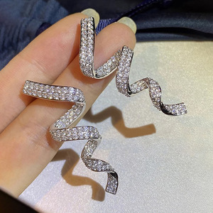 Orecchini Pendenti a Nastro Incrociato per Donne, Gioielli Eleganti e Scintillanti per Feste - Product Image 5