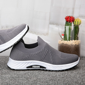 Sneakers sportive leggere alla moda da uomo <span class=keywords><strong>scarpe</strong></span> Casual traspiranti antiscivolo per la camminata primaverile che corre in maglia superiore Slip-On - Product Image 4