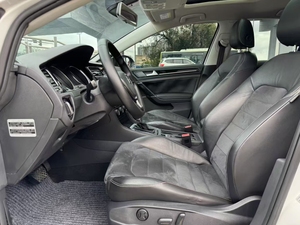 Volkswagen <span class=keywords><strong>Golf</strong></span> 1.4T Turbo 150 CV essence, conduite à gauche, 62 136 miles, toit ouvrant, hayon, blanc, modèle 2015 d'occasion, pour l'exportation - Product Image 3
