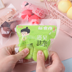 Balle anti-stress souple et colorée au fromage matcha de style japonais pour enfants et adultes, idéale pour les filles - Product Image 1