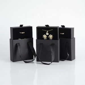 定制印刷珠宝盒礼品套装，带压花海绵内衬，可回收材料手柄，磁性闭合，丝带，中国制造 - Product Image 3