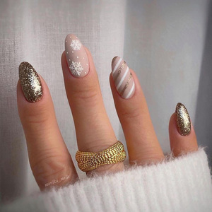 24 pièces Atmosphère Détachable Faux Ongles En Forme De Al Exportation Noël Flocon De Neige Paillettes Automne Hiver Nail Art - Product Image 1