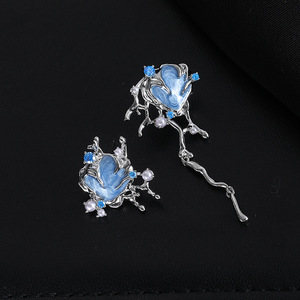 <span class=keywords><strong>Orecchini</strong></span> di lusso leggeri di personalità della moda S925 <span class=keywords><strong>orecchini</strong></span> in ottone con perno in argento Sterling collana con <span class=keywords><strong>orecchini</strong></span> di <span class=keywords><strong>perle</strong></span> di zirconi blu per le donne - Product Image 3