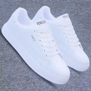 Baskets blanches à lacets pour hommes - Nouvelle tendance mode hiver et été 2025 pour adolescents, design coréen, motif cœur XuanWu - Product Image 4