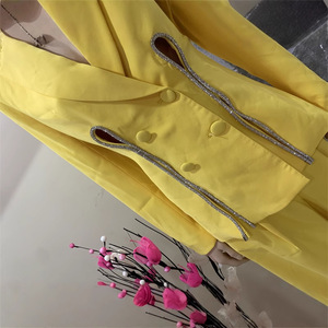 Осенний повседневный женский костюм с V-образным вырезом, желтый, однотонный, персонализированный, для повседневной носки, из камвольной ткани, комплект из 2 предметов, длинный, полиэстер/хлопок - Product Image 4