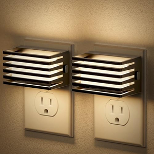 Mini veilleuse carrée 3000K, éclairage nocturne doux, lampe décorative à brancher pour chambre, salle de bain, couloir - Product Image 1
