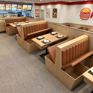 Banqueta Curva de Pared en Tono Claro, Tapicería Naranja con Mechones Verticales, Mesa Redonda, Proyectos de Renovación de Cantinas de Comida Rápida - Product Image 3