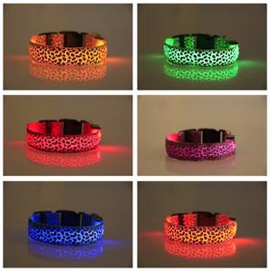 <span class=keywords><strong>Collar</strong></span> de perro de poliéster ecológico luminoso <span class=keywords><strong>LED</strong></span> recargable con cintas patrón de leopardo para mascotas de raza pequeña - Product Image 2