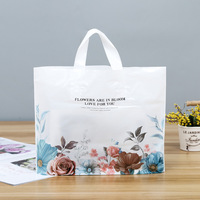 Sac en plastique LDPE de style designer haut de gamme à fond carré avec poignée Flexiloop, matériau écologique recyclable, impression offset personnalisée