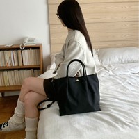 Sac fourre-tout en nylon imperméable et durable de luxe Sac à bandoulière léger de grande capacité pour femme