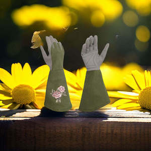 Guantes de jardín de invierno de cuero sintético con flores bordadas a buen precio con altos estándares de seguridad para entrenamientos de invierno - Product Image 4