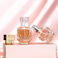 Botol Parfum Spray Kaca Persegi Modern 30ml 50ml 100ml Laris Manis dengan Tutup Sekrup, Cetak Logo Custom untuk Penggunaan Unisex