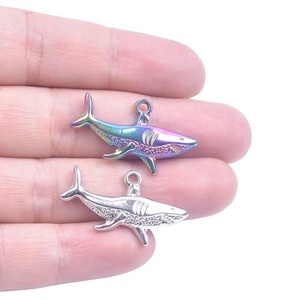 <span class=keywords><strong>Collier</strong></span> pendentif requin en acier inoxydable 32 mm plaqué or 18 carats, bijou ras-du-cou animal marin pour homme et femme - Product Image 5