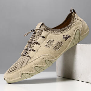 รองเท้าผ้าใบลำลองระบายอากาศได้ดีสำหรับผู้ชาย พื้นยางเย็บหนังผสมผ้าตาข่าย สไตล์เกาหลี ทันสมัย เหมาะสำหรับเล่นสเก็ตบอร์ด - Product Image 1