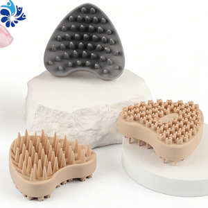 Brosse à shampooing en silicone en forme de cœur pour massage du cuir chevelu, pour usage en salon de coiffure - Product Image 5