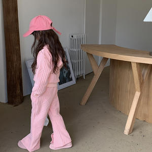 Conjunto de dos piezas liso informal de otoño para <span class=keywords><strong>niñas</strong></span>, nuevas camisetas cortas coreanas de punto, <span class=keywords><strong>pantalones</strong></span> acampanados disponibles, trajes de moda medianos grandes de 5T para - Product Image 2