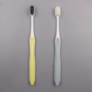 Brosse à dents multi-brins à poils doux, manche ergonomique, brosse à dents manuelle pour adultes - Product Image 1