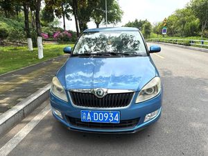 Skoda <span class=keywords><strong>Fabia</strong></span> 2012 1.4L Benzina Berlina Manuale Guida a Sinistra Usata per Esportazione - Product Image 2