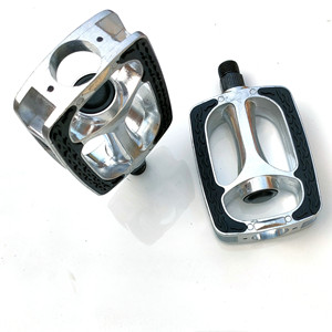 Pédales de vélo en aluminium, roulement à billes argenté, couverture en caoutchouc antidérapante, multi-usages - Product Image 2