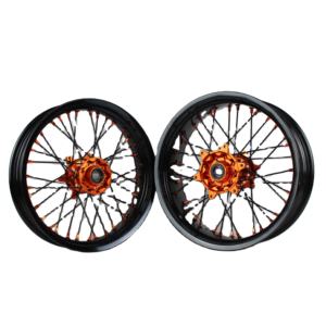 Suministro directo de fábrica 3,5*17 delantero 5,0*17 <span class=keywords><strong>pulgadas</strong></span> rueda trasera Supermoto <span class=keywords><strong>Pit</strong></span> <span class=keywords><strong>Bike</strong></span> ruedas para venta neumático antideslizante 17 <span class=keywords><strong>pit</strong></span> <span class=keywords><strong>bike</strong></span> KTM ruedas - Product Image 1