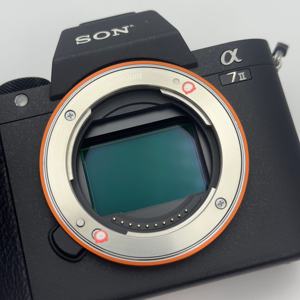 Appareil photo hybride <span class=keywords><strong>Sony</strong></span> A7 II d'occasion, <span class=keywords><strong>Sony</strong></span> A7 II d'occasion avec batterie et chargeur, appareil photo hybride d'occasion avec emplacement pour carte SD - Product Image 5