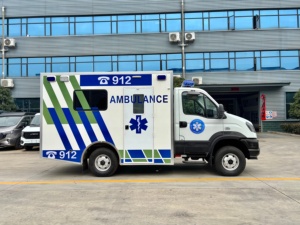 1veco Euro 4WD Véhicule d'ambulance tout-terrain entièrement équipé pour le sauvetage d'urgence et le transfert médical dans les zones montagneuses et isolées - Product Image 2