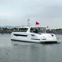 Catamaran de luxe de 40 pieds (12,36 x 4,9 m) avec moteur hors-bord de 1 x 250 CV pour les excursions en haute mer, les croisières, les visites touristiques, la pêche et les loisirs