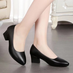Women's Black Low Heel Pumps - Comfortable Office Shoes With Soft Sole, Non-slip & All-day Wear for Business - Product Image 3