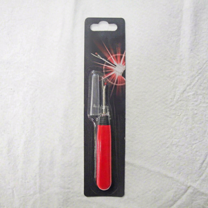 Enfile-aiguille lumineux AA0266 avec protection et piles incluses |   Découseur lumineux à manche rouge |   Pour la couture - Product Image 1