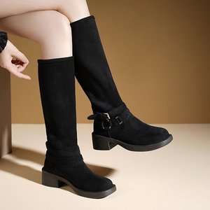 <span class=keywords><strong>Bottes</strong></span> hautes <span class=keywords><strong>en</strong></span> <span class=keywords><strong>daim</strong></span> <span class=keywords><strong>marron</strong></span> pour femme, collection automne-hiver 2025, avec talon épais et détails élégants - Product Image 1