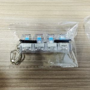 Llavero con interruptor de teclado mecánico de 4 teclas, probador de teclas, luz LED de colores, impermeable, ligero, diseño de dibujos animados, hecho a mano - Product Image 4