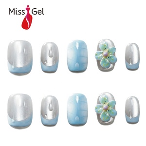 Faux ongles à presser motif fleur bleue, finition nacrée brillante, forme carrée, pour nail art, courts, sur mesure, faits main - Product Image 1