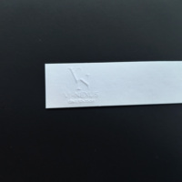 Bandes parfumées de luxe personnalisées avec logo de marque en relief et imprimé, différentes formes, pour échantillons de parfum en gros