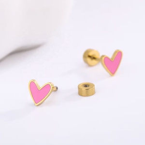ต่างหูแบบเกลียวรูปหัวใจเคลือบสีชมพูน่ารัก ทำจากทอง 18k PVD  วัสดุสแตนเลส สำหรับเด็กผู้หญิง - Product Image 3