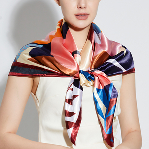 Foulard Quadrato da Donna 100% Pura Seta con Stampa Digitale e Logo Personalizzato, Grande Sciarpa Scialle per Capelli in Raso di Pura Seta - Product Image 3