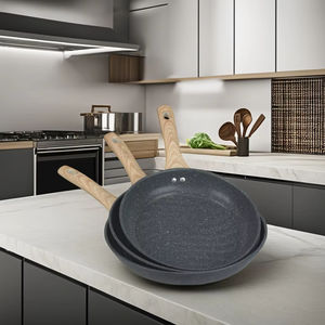 고품질 30cm 조리도구 세트, 논스틱 철 프라이팬, 나무 손잡이, 가스 및 인덕션 겸용 - Product Image 1