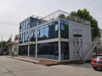 Maison conteneur en acier personnalisable à deux étages avec deux chambres à coucher, conception de maison conteneur détachable pour villas et centres commerciaux
