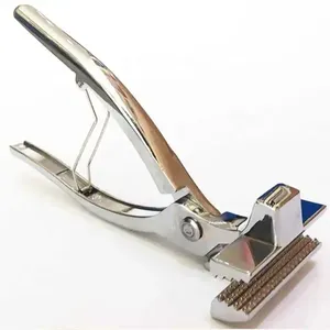 <span class=keywords><strong>Pince</strong></span> <span class=keywords><strong>à</strong></span> toile professionnelle en alliage de large de 6cm avec poignée de rappel <span class=keywords><strong>à</strong></span> ressort, mâchoires d'accouplement, outil d'étirement de toile - Product Image 1