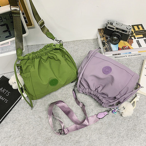 Venta al por mayor minimalista hombre mujer parejas nylon bolsos con cordón solo hombro bandolera - Product Image 1